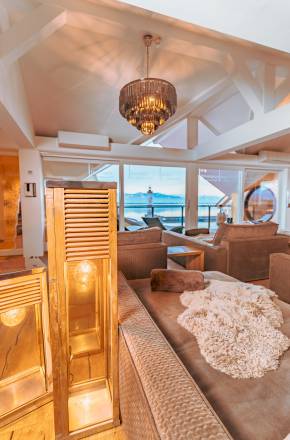 Lake Lounge Ruhebereich im Wellnesshotel mit gemütlichen Liegen