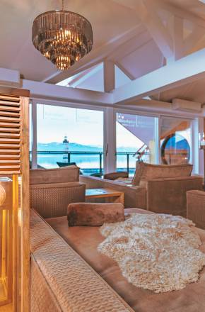 Lake Lounge Ruhebereich im Wellnesshotel mit gemütlichen Liegen