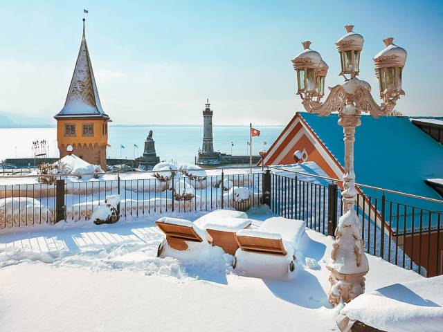 Außenansicht Yachthotel im Winter