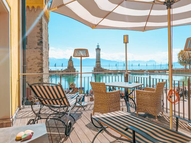 Panorama Wellroom Deluxe mit Terrasse und Blick auf den Bodensee