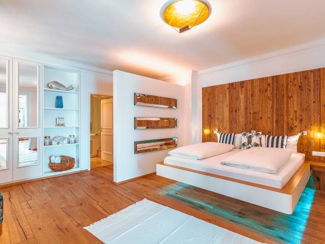 Schwebebett in der Yacht Suite im Helvetia