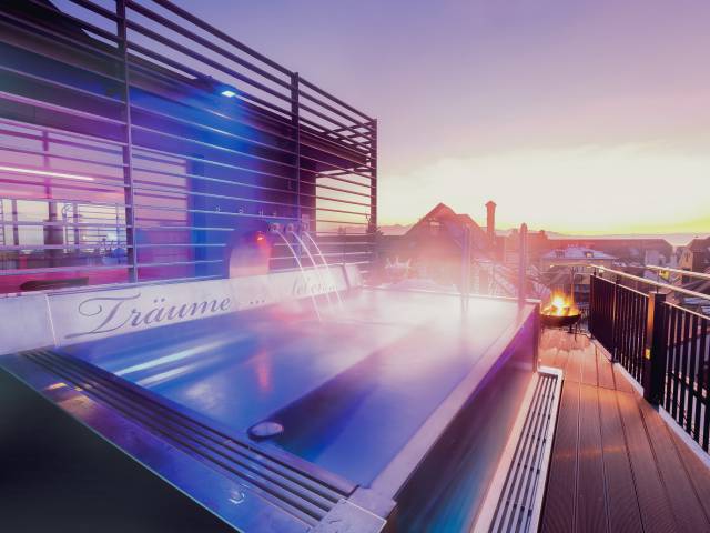Infinity Relaxpool auf der Dachterrasse im Haven Spa