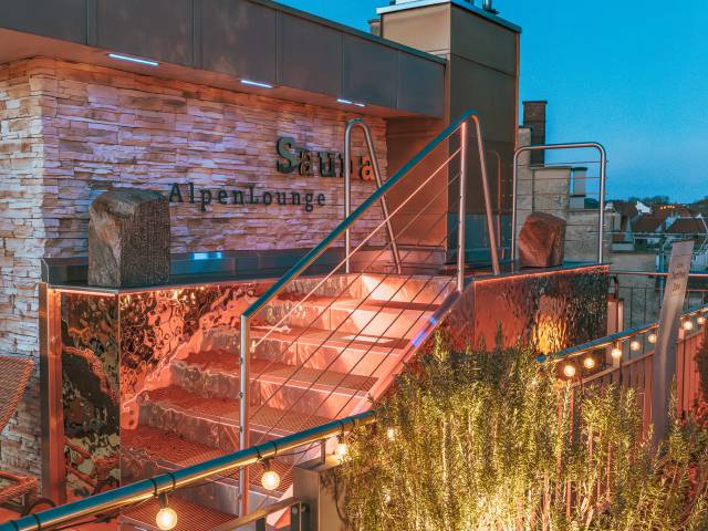 Kältetauchbecken auf der Dachterrasse im Wellnessbereich