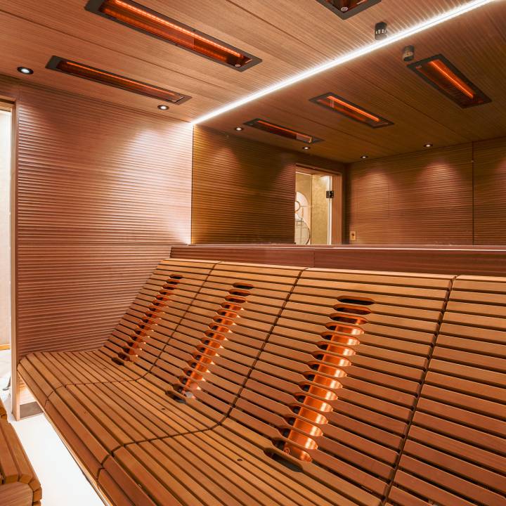 Gemütliche Infrarot Liegen im Yachthotel Helvetia